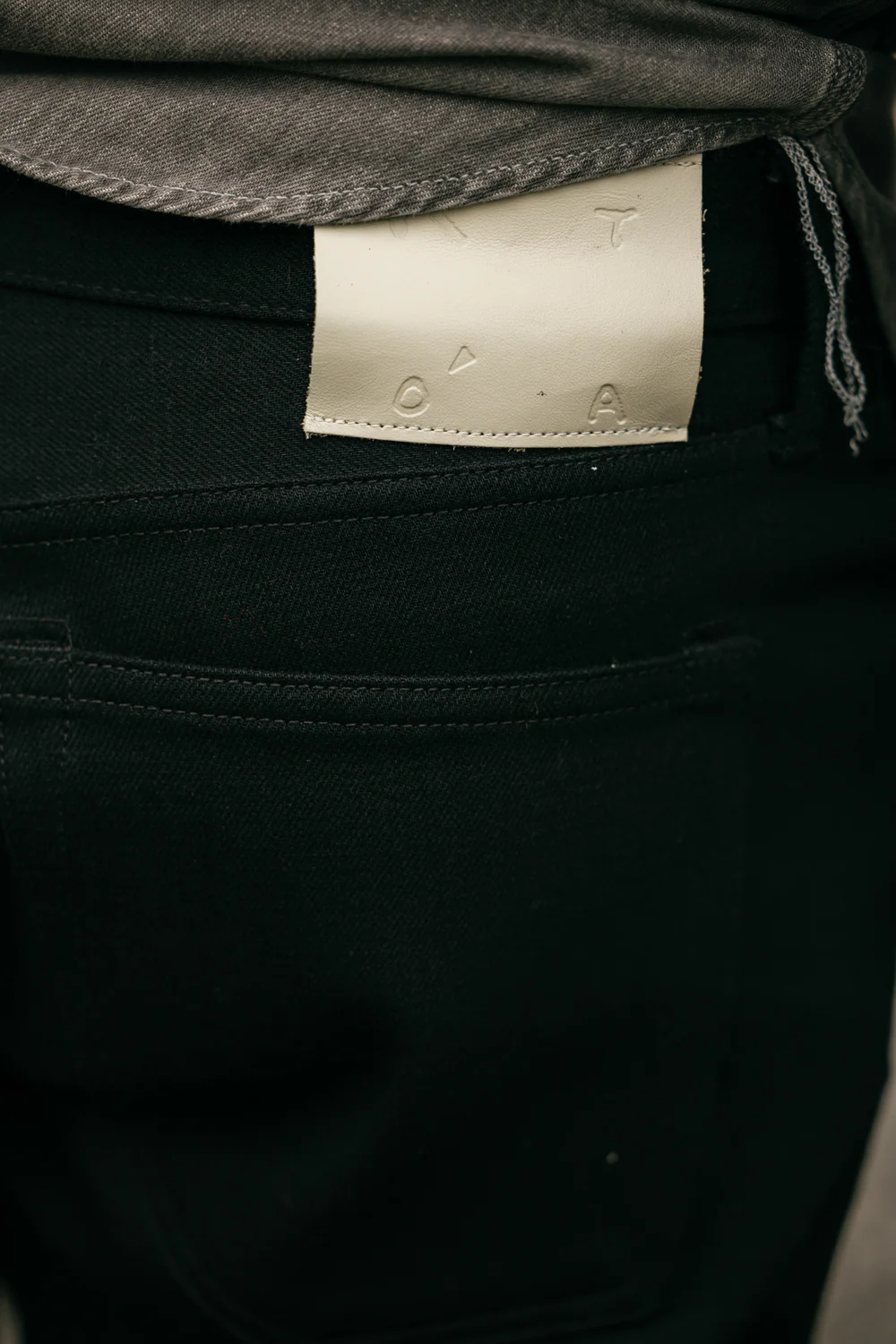 The Barrel Classic Straight - Black Raw 14oz Selvedge - Image 6